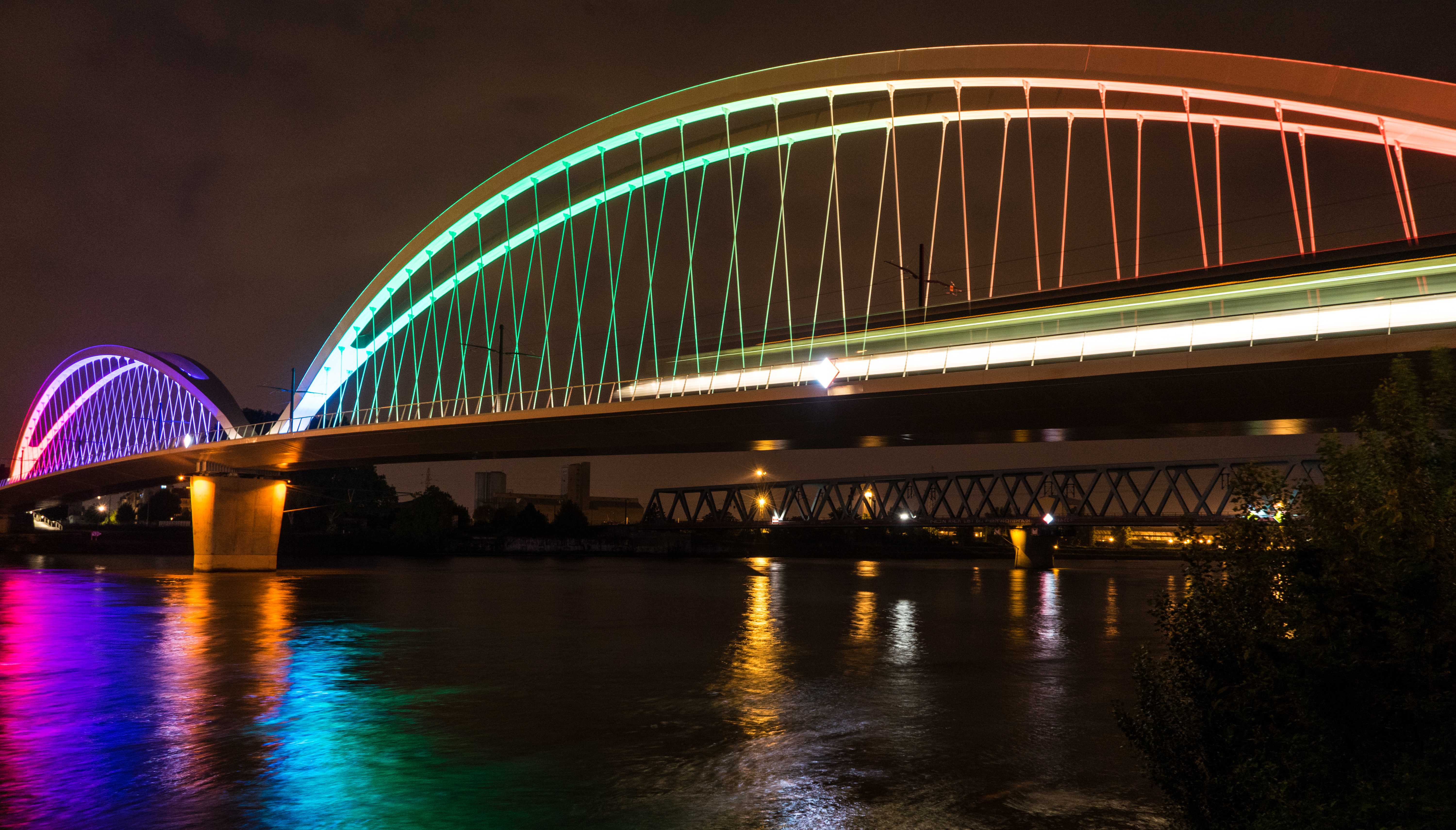 Am Donnerstag leuchtet die Trambrücke wieder bunt