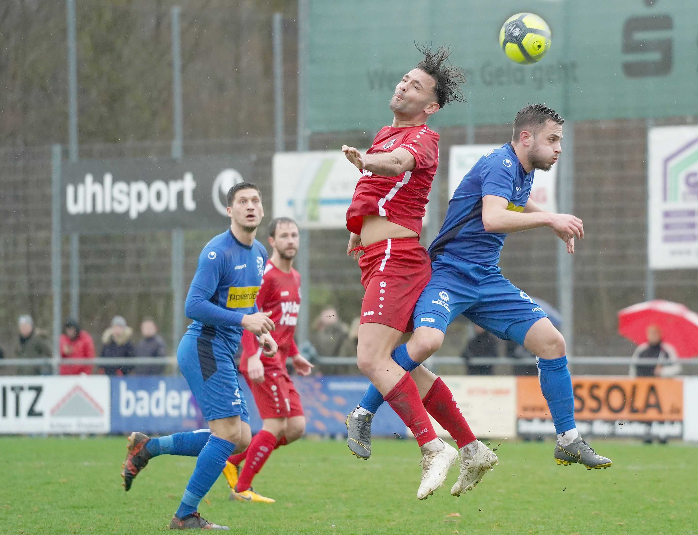 Keinen Sieger gab es am Samstag, 9. März 2019 im Ortenauderby zwischen dem SV Oberachern (blaues Trikot) und dem SV Linx.