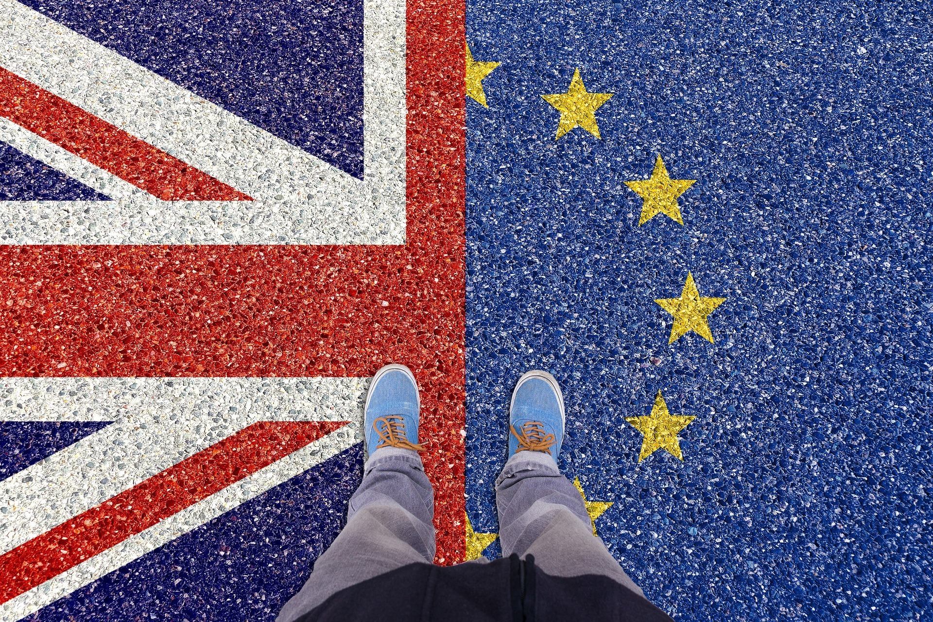 Mit einem Fuß steht Großbritannien bereits außerhalb der EU. Ende März endet die Frist für einen Vertrag. Foto: TheDigitalArtist-Pixabay