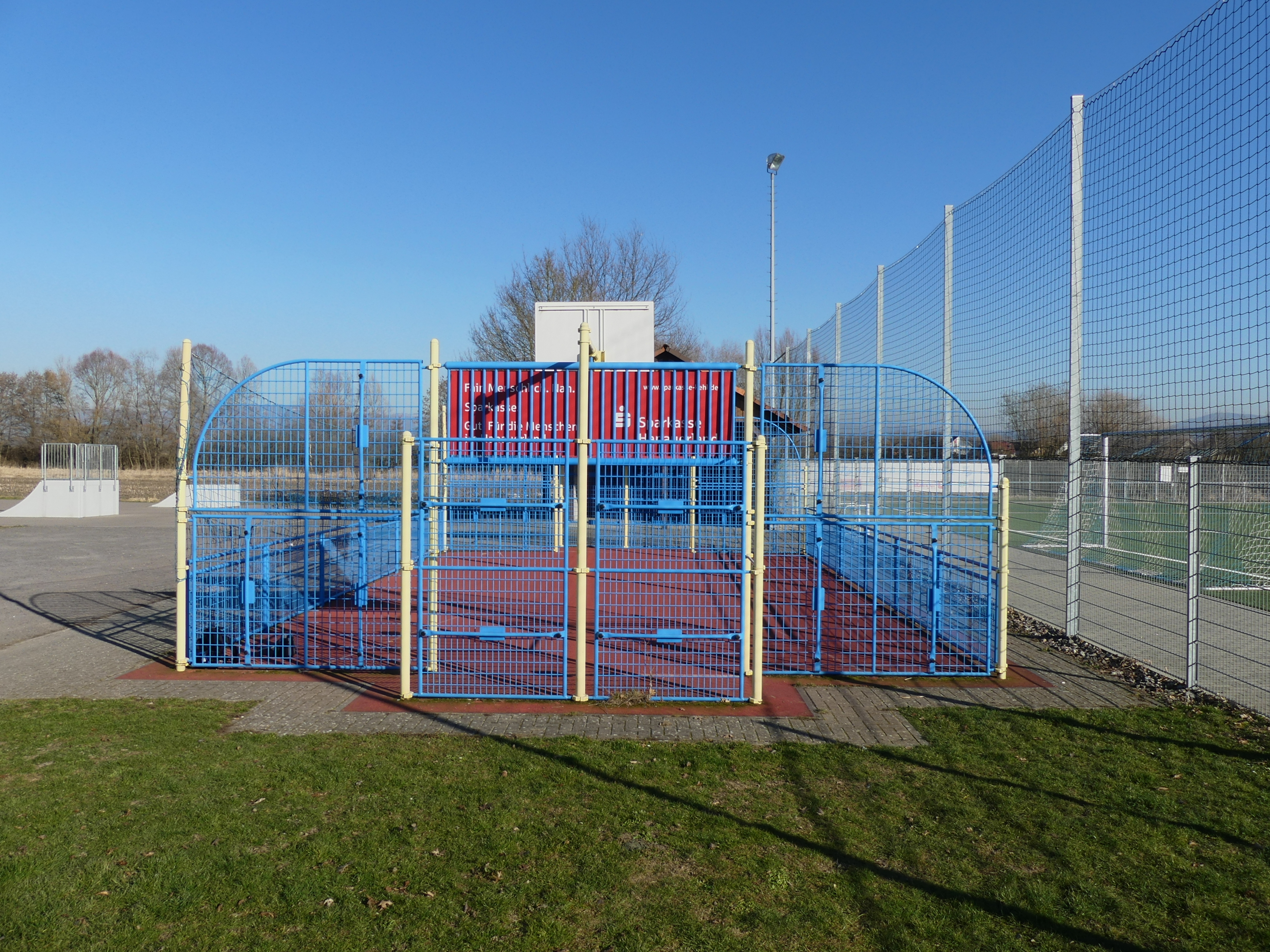 Diese Citybox und die angrenzenden Skateranlage erweitern auf Initiative der Jugendvertreter das Angebot.
