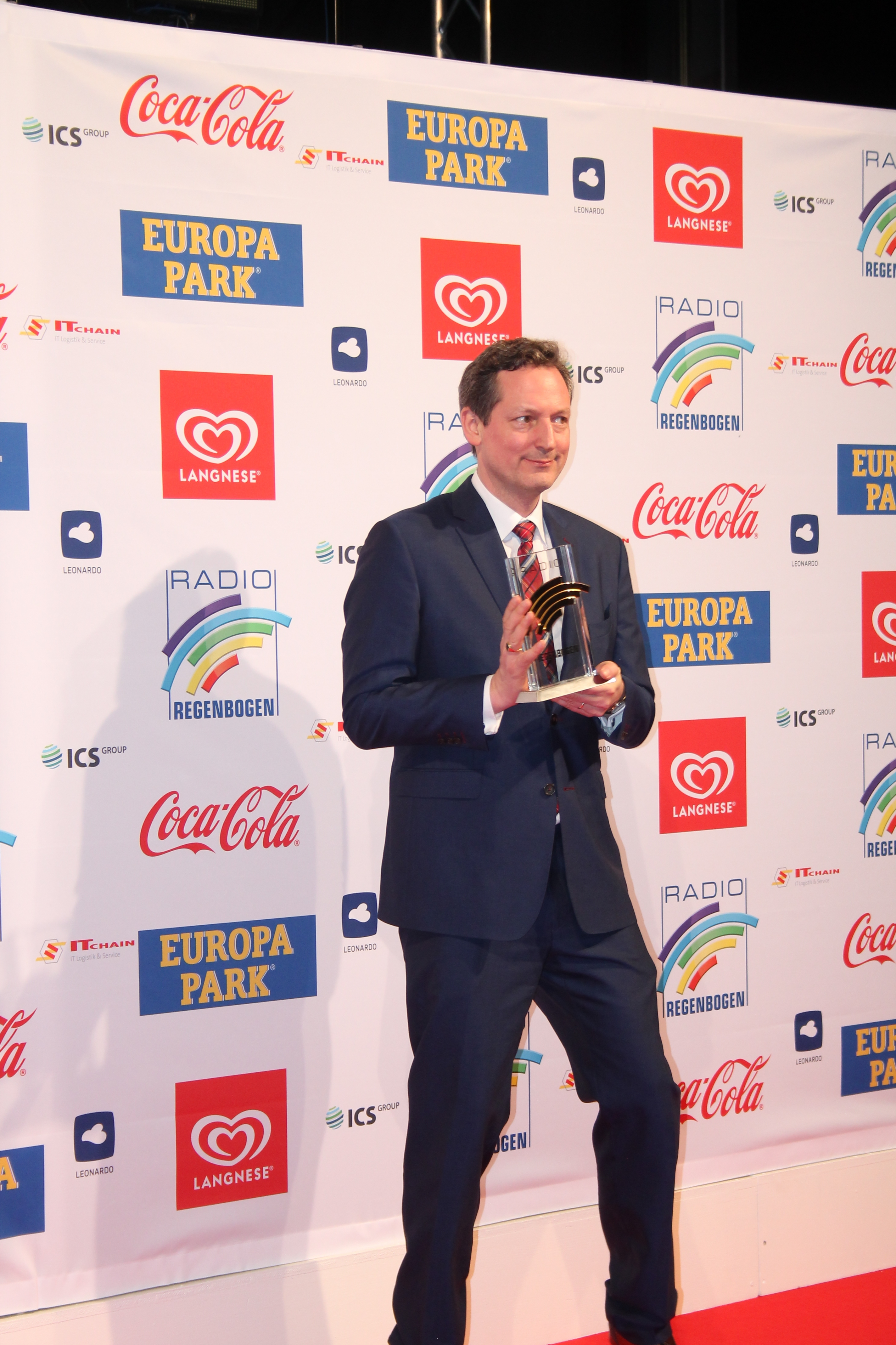 Beim "Radio Regenbogen Award" wurde vergangenes Jahr Eckart von Hirschhausen als Medienmann des Jahres ausgezeichnet. Auch diesmal werden im Europa-Park wieder viele Stars erwartet.