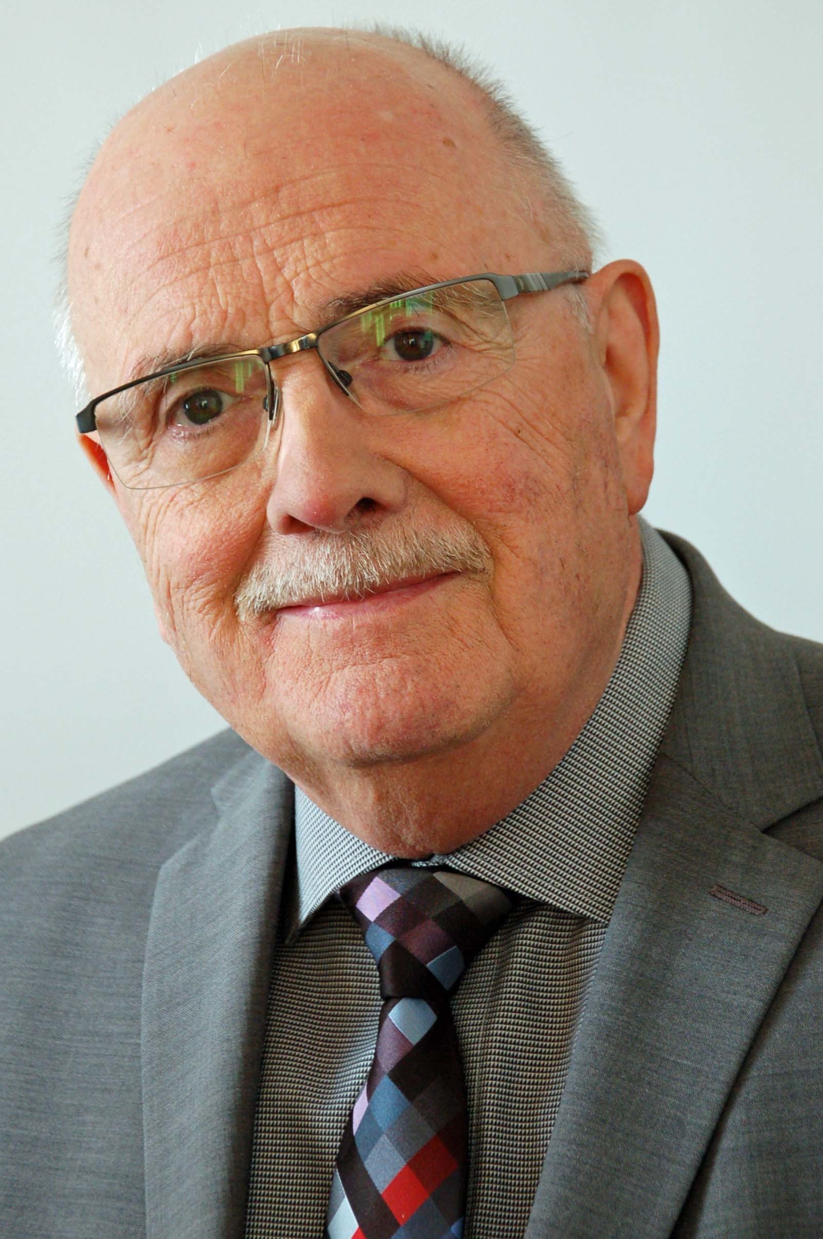 Dr. Walter Caroli
