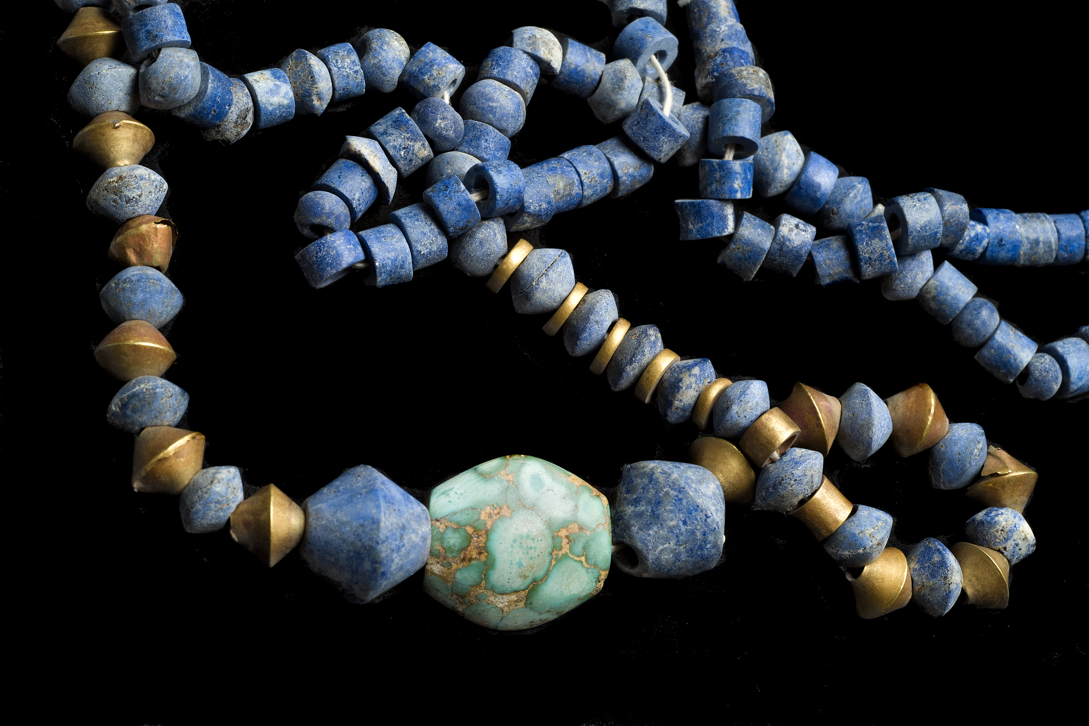 Kette mit Lapislazuliperlen, Staatliches Museum Turkmenistans, Aschgabat