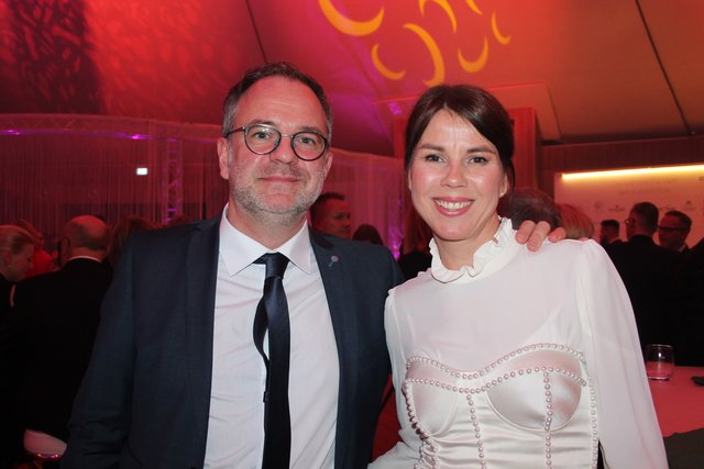 Christian Kaufeisen, Geschäftsführer Stadtanzeiger Verlags-GmbH &amp; Co.KG, mit Ehefrau Melanie  | Foto: ag/fu