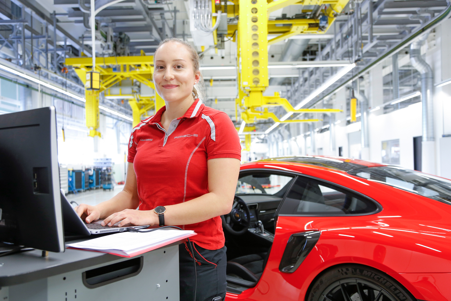 Ein Job in der Autobranche ist bei jungen Menschen beliebt. Praktikanten und Studenten sind laut Jobsuchmaschine allerdings bei BMW mit 78 Prozent sowie 58 Prozent jeweils bei Volkswagen und Daimler dabei am stärksten vertreten.
