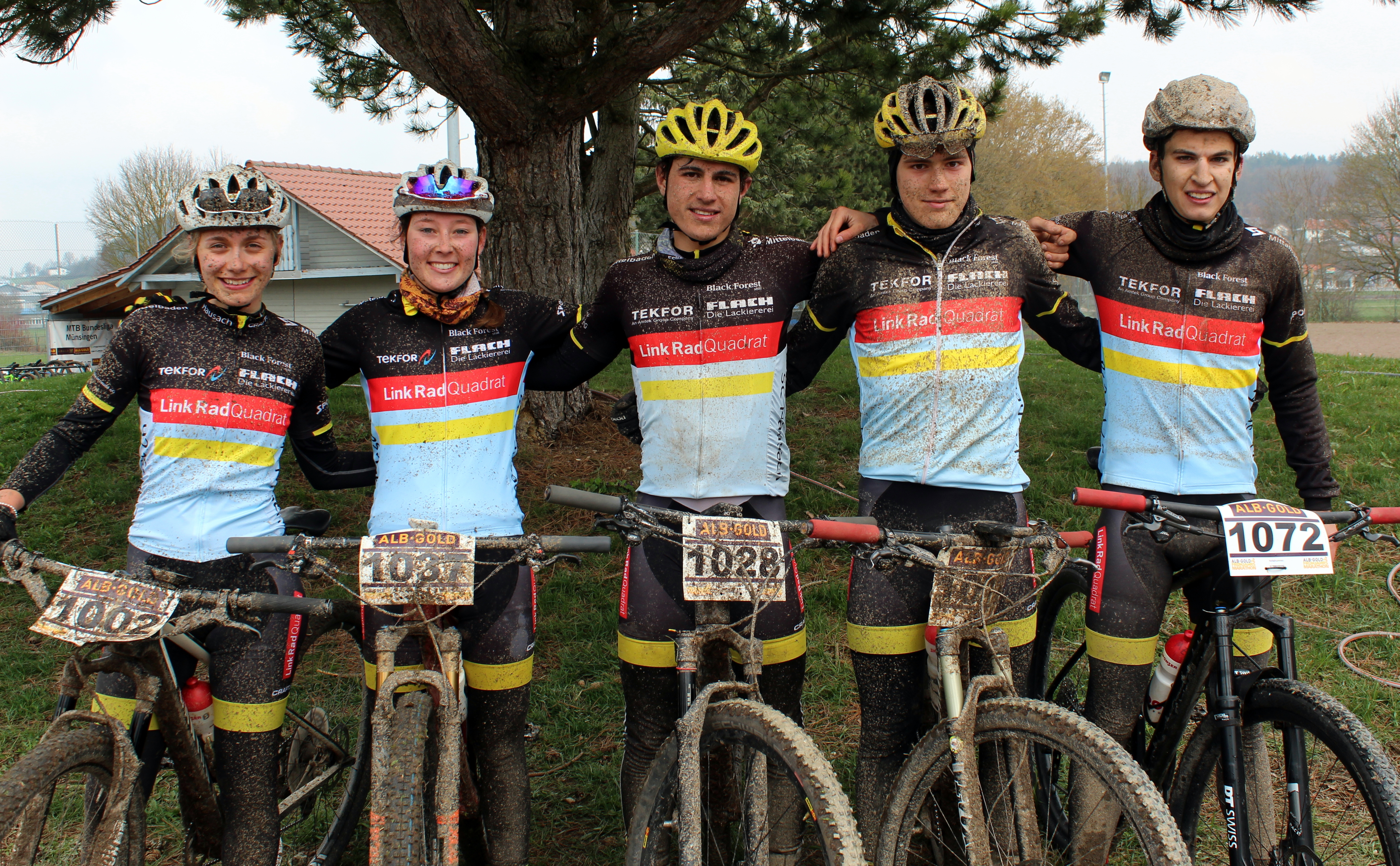 Die Hausacher MTB-Asse trotzten Matsch und Schnee und überzeugten auf der Marathondistanz mit starken Ergebnissen. Von links: Alina Bähr, Clarissa Mai, Felix Klausmann , Tim Eble und Martin Zehnle.