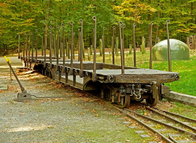 Transportwagen für Munition, Material und Nahrungsmittel der
unterirdischen, elektrischen Stollenbahn. | Foto: Alfred Schramm
