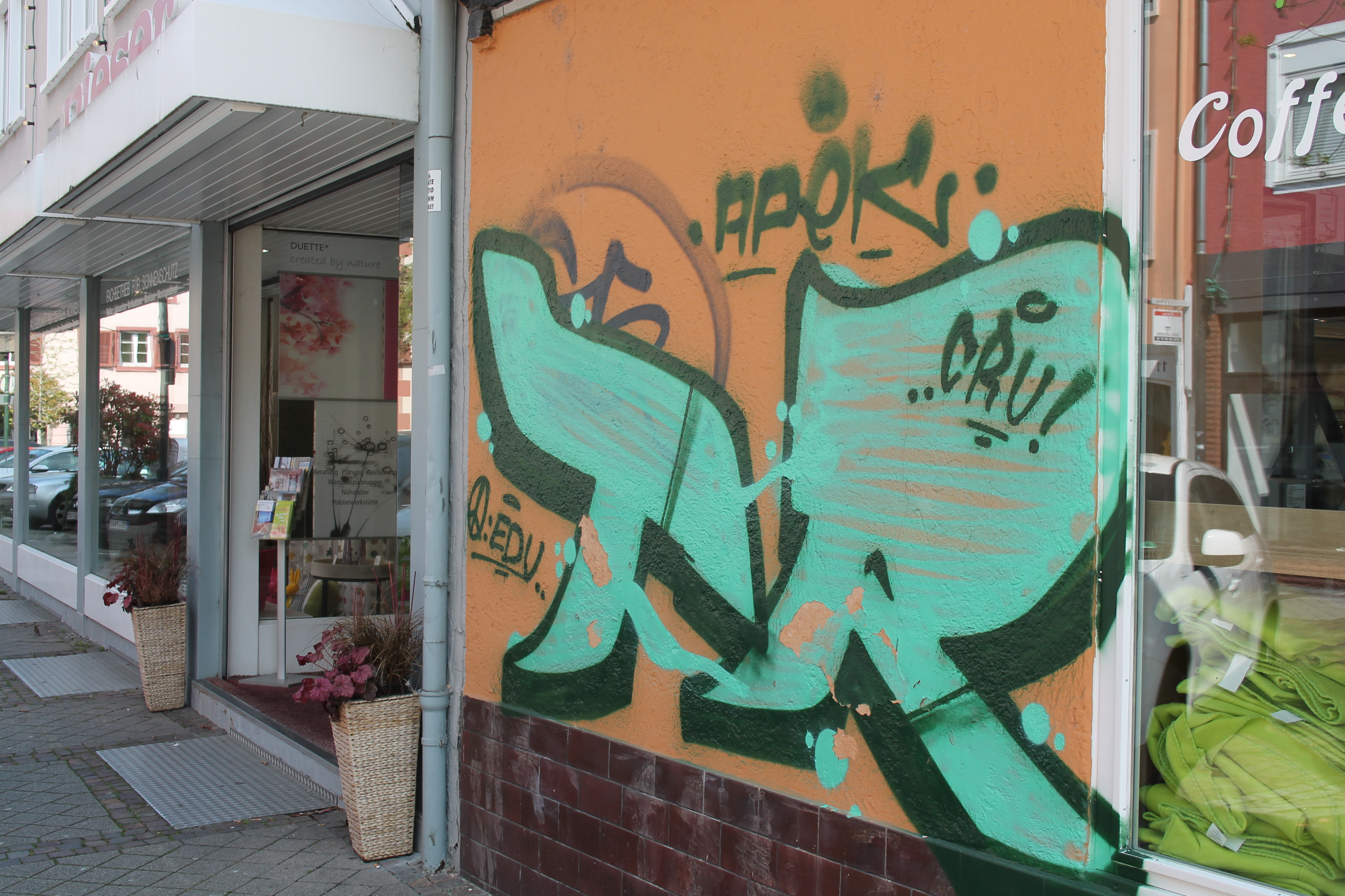 Solche unerwünschten Graffitis wie hier am Offenburger Marktplatz sollen entfernt werden.