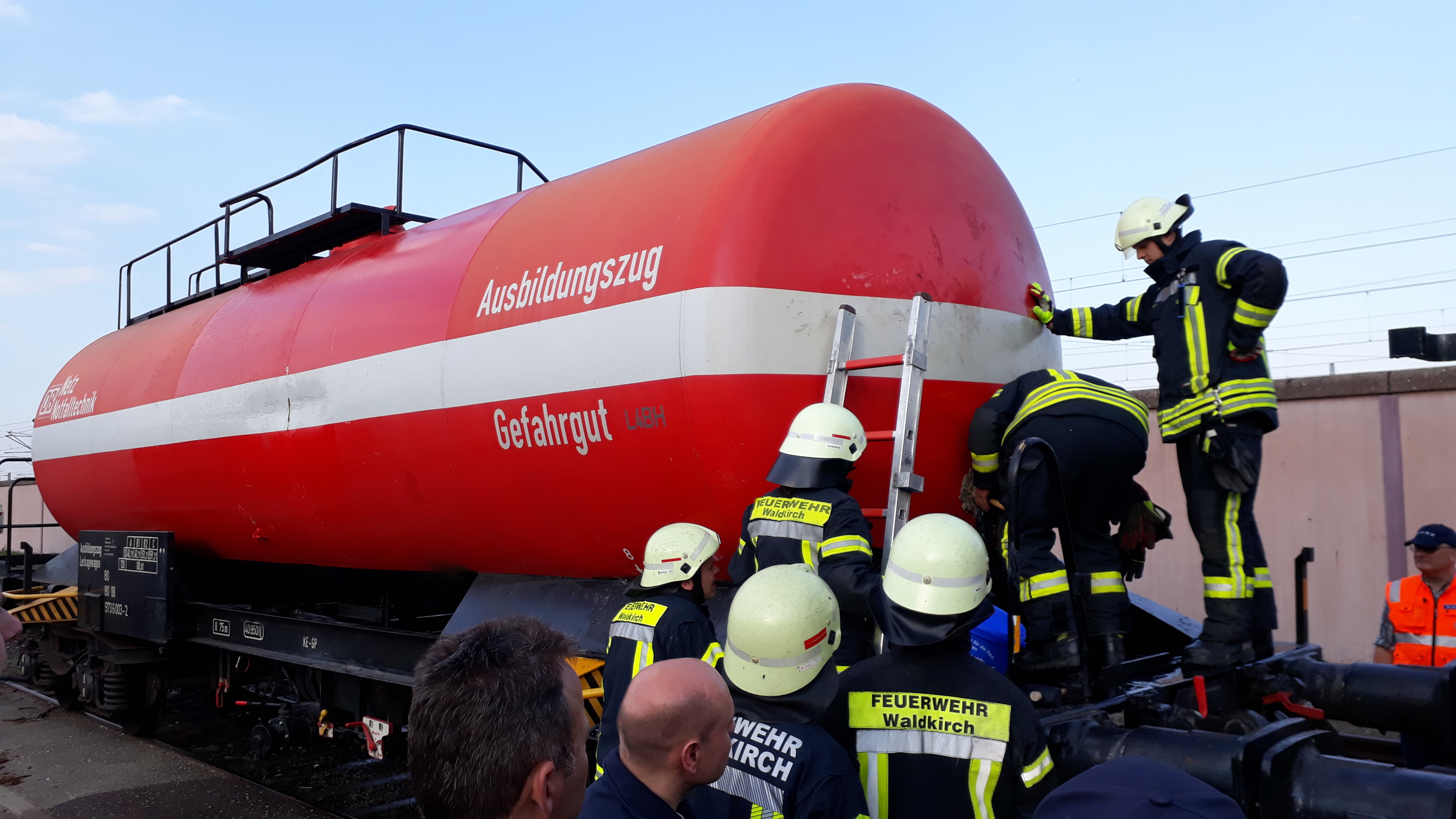 Der Ausbildungszug Gefahrengut dient der Ausbildung der Feuerwehr vor Ort.