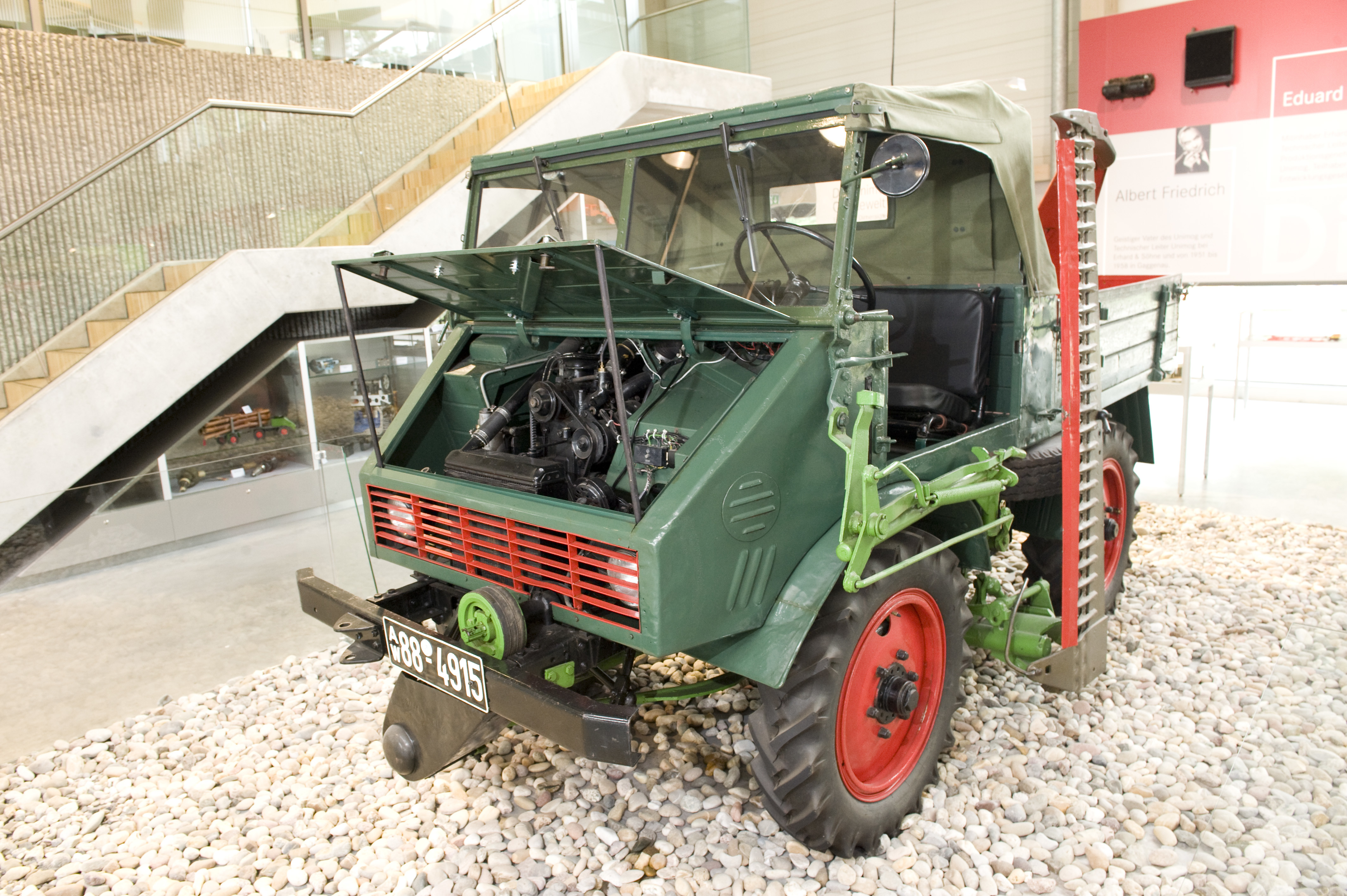 Im Unimog-Museum wird Technik begreifbar gemacht.