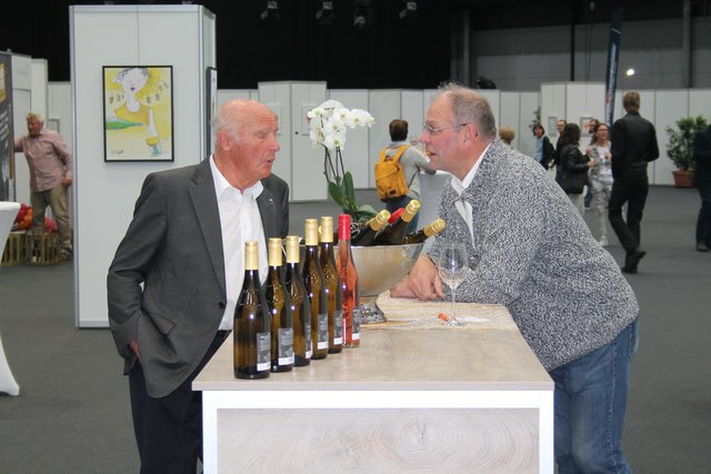 Weinbaupräsident a. D. Gerhard Hurst (links) beim Weingut Kiefer | Foto: gro