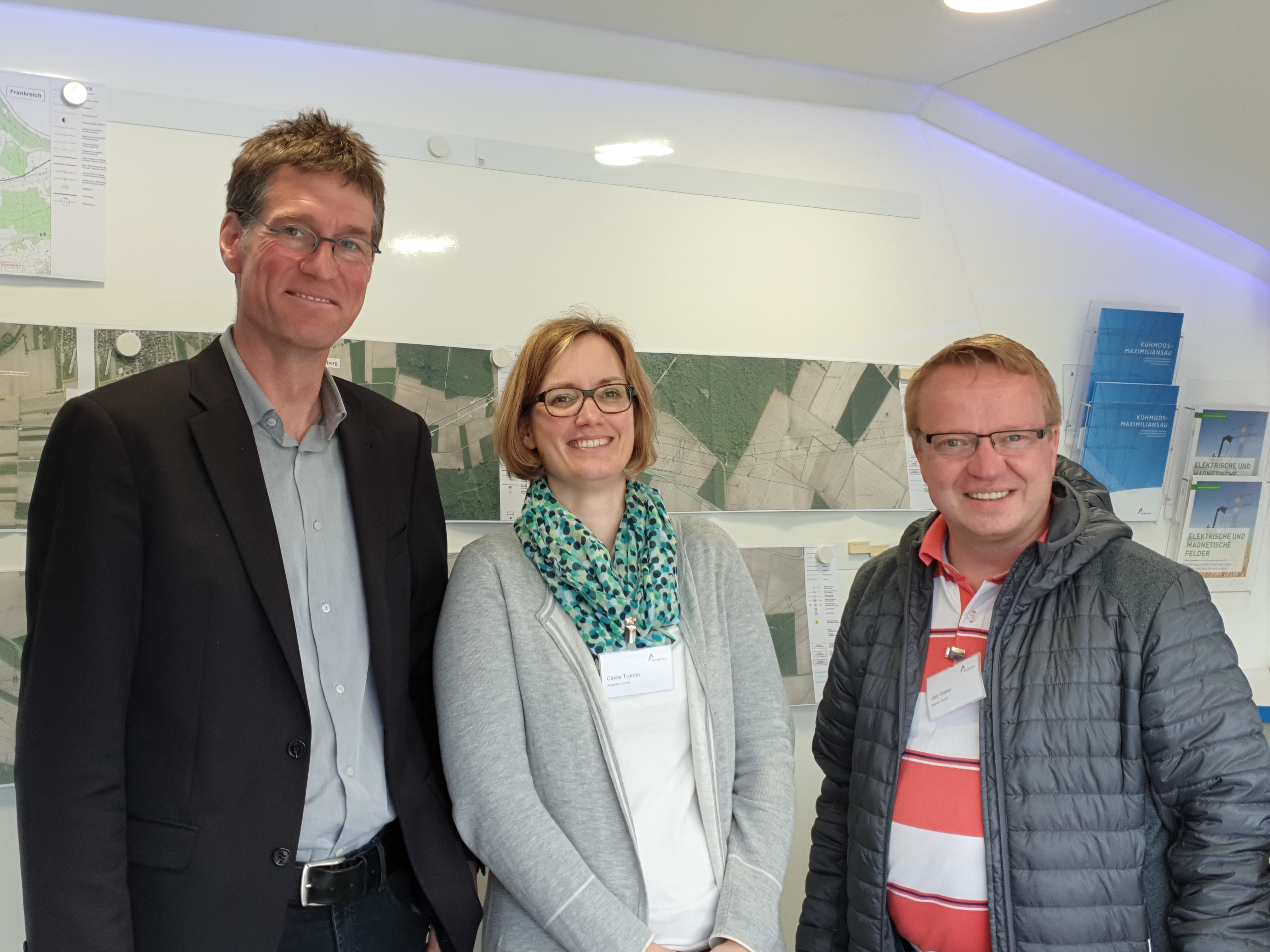 Bürgermeister Jochen Paleit (v. l.) ließ sich von Projektleiterin Claire Tranter und Projektsprecher Jörg Weber die Maßnahme erläutern.