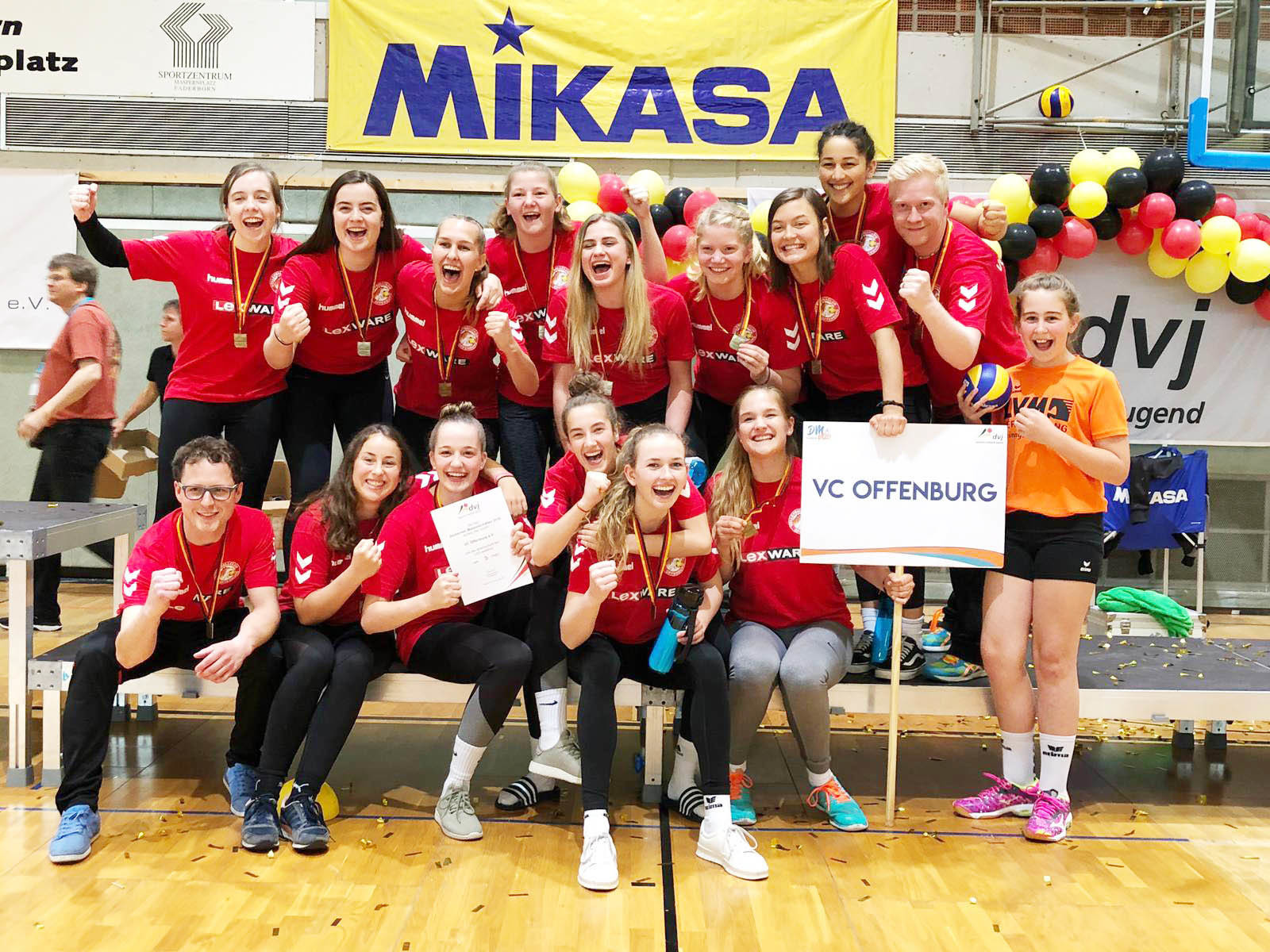 Großer Jubel bei der weiblichen U20 des VC Offenburg.