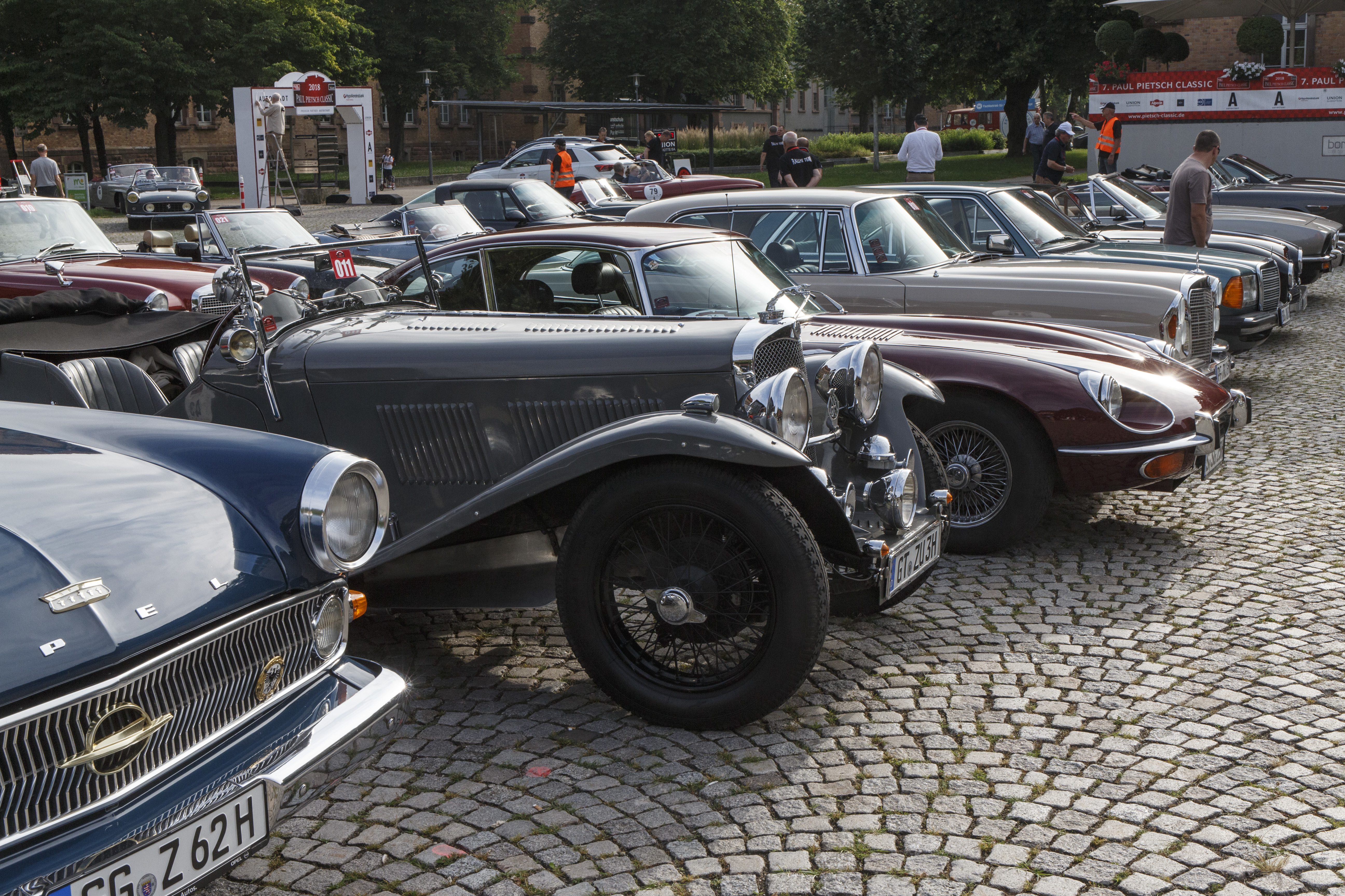 Vor allem klassische Formen dürfen die Autoliebhaber in Sasbachwalden bewundern.