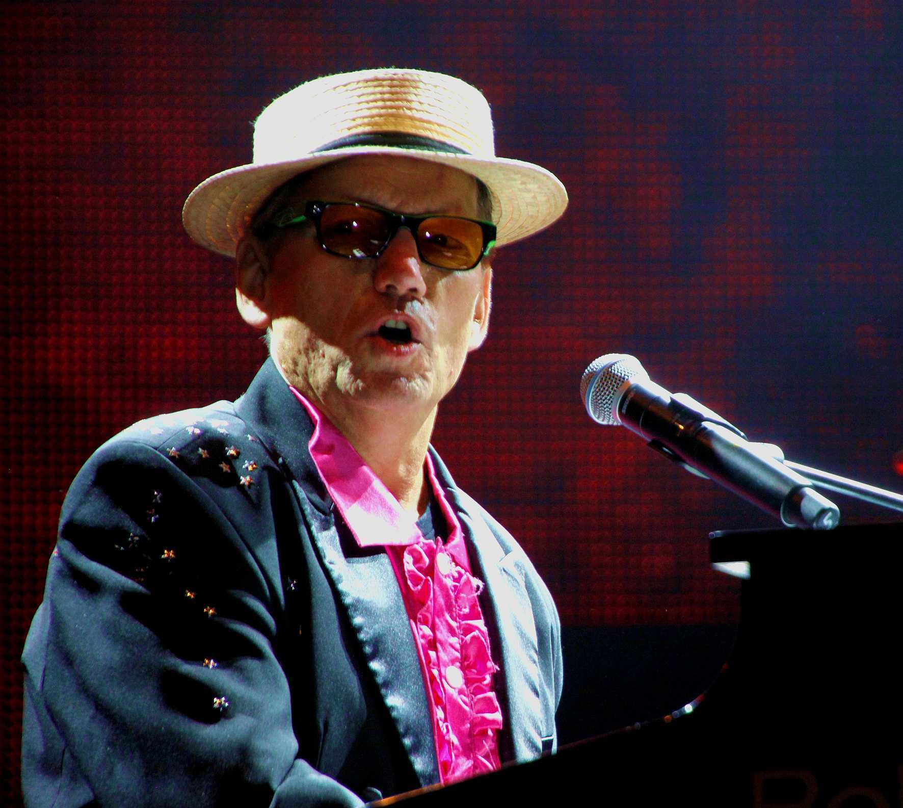 „Tribute to Elton John“ gastiert beim zweiten Stadtpark-Open-Air.