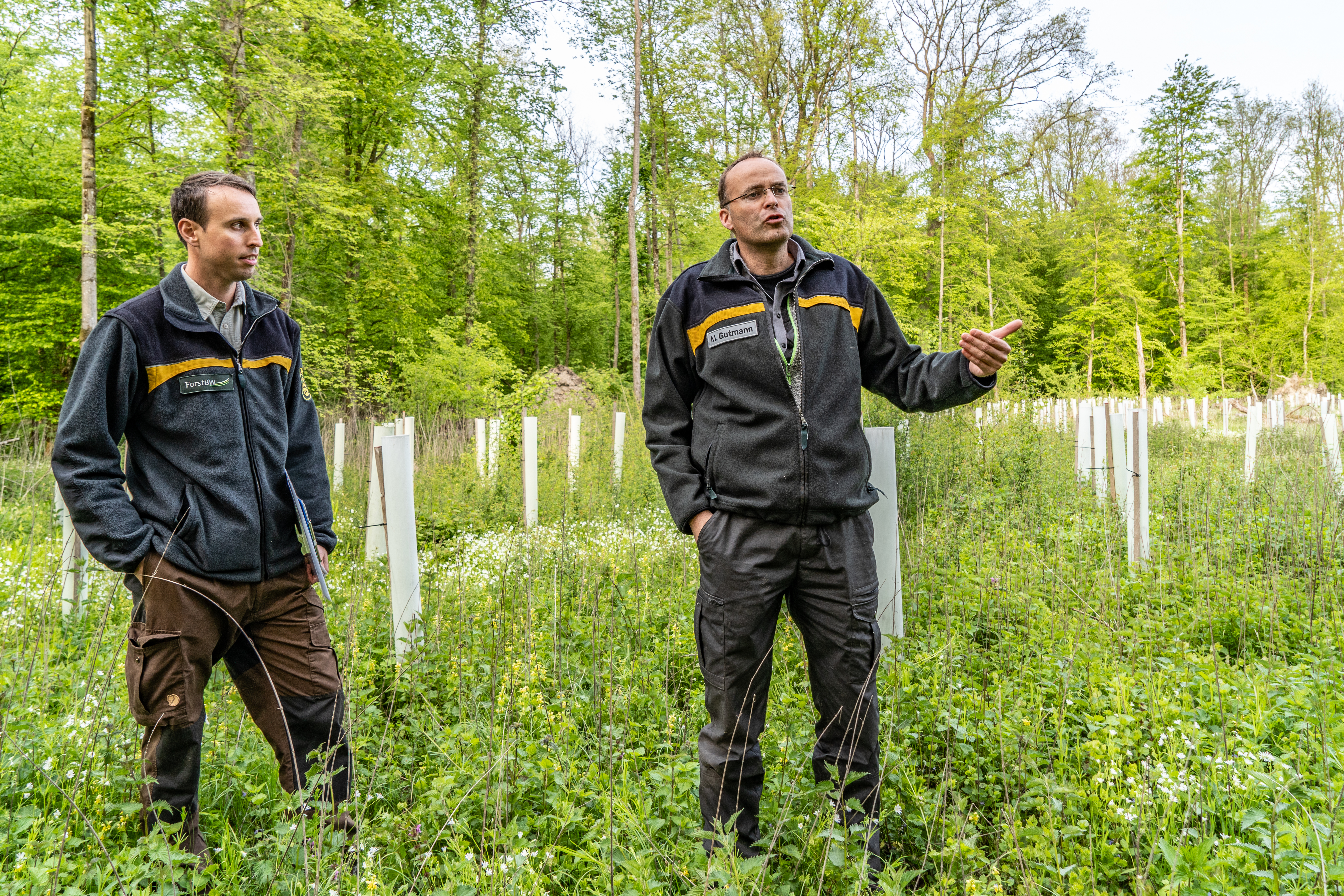 Die Förster Simeon Springmann (l.) und Markus Gutmann