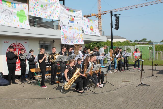 Die Big Band des Gymnasiums Achern und die Big Band der Heimschule Lender untermalten die Veranstaltung musikalisch. | Foto: mak