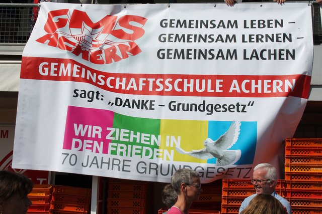 Das Motto der Veranstaltung: "Wir ziehen in den Frieden". | Foto: mak