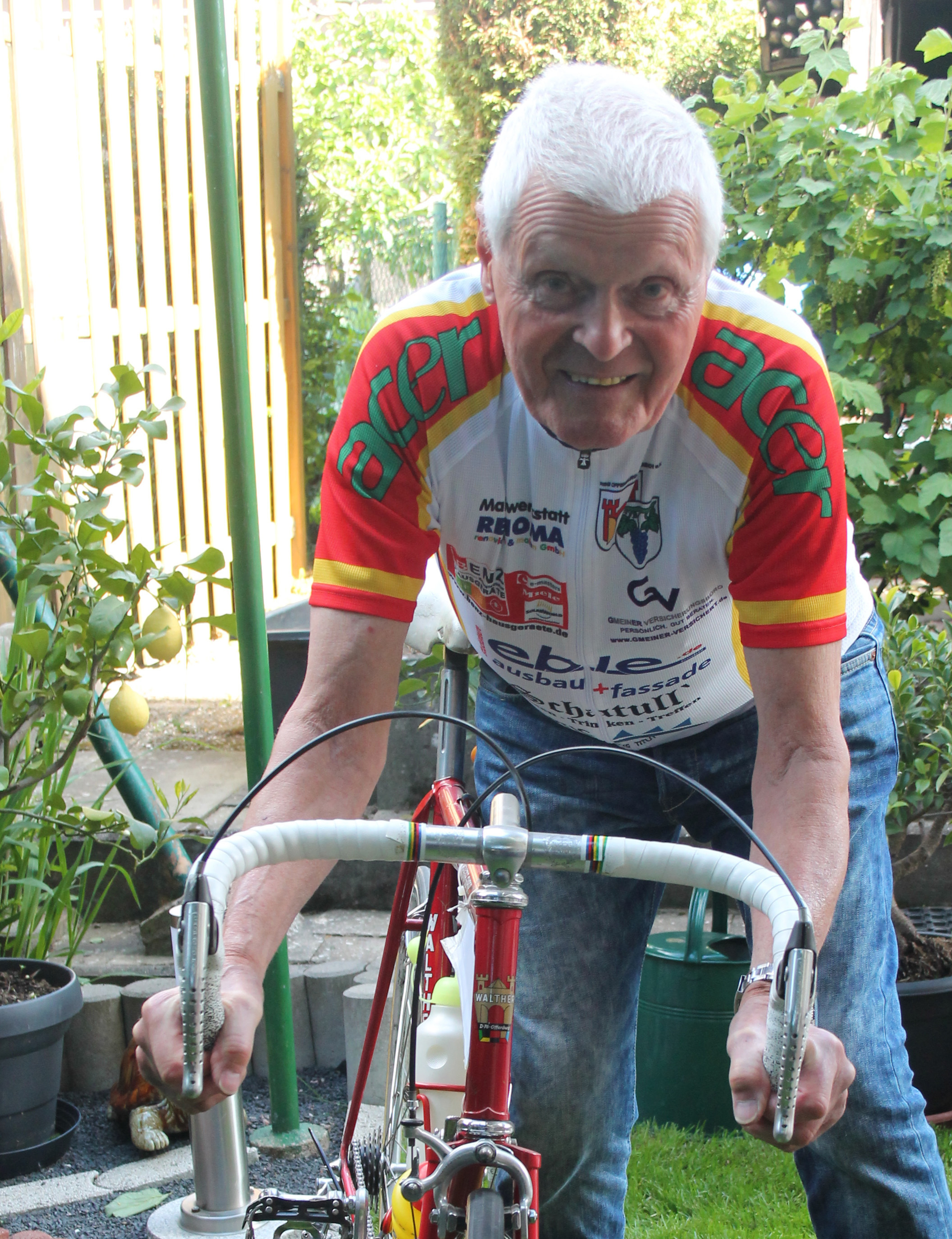 Auch mit fast 75 Jahren fährt Wolfgang Wurz jährlich zwischen 6.000 und 8.000 Kilometer.