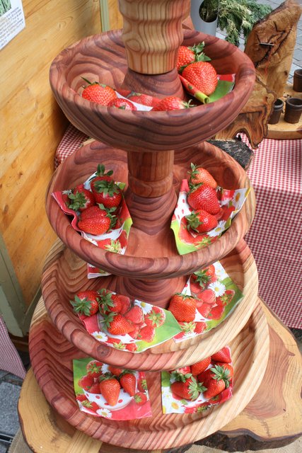Selbst Kombinationen von Erdbeeren und Handwerkskunst sind attraktiv. | Foto: rek