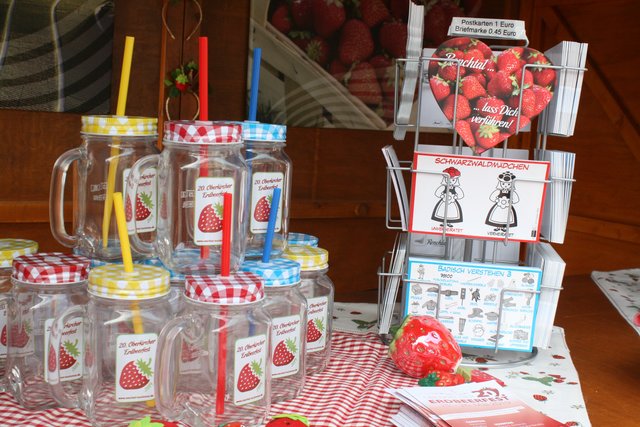 Verschiedene Erinnerungen an das 20. Erdbeerfest in Oberkirch | Foto: rek