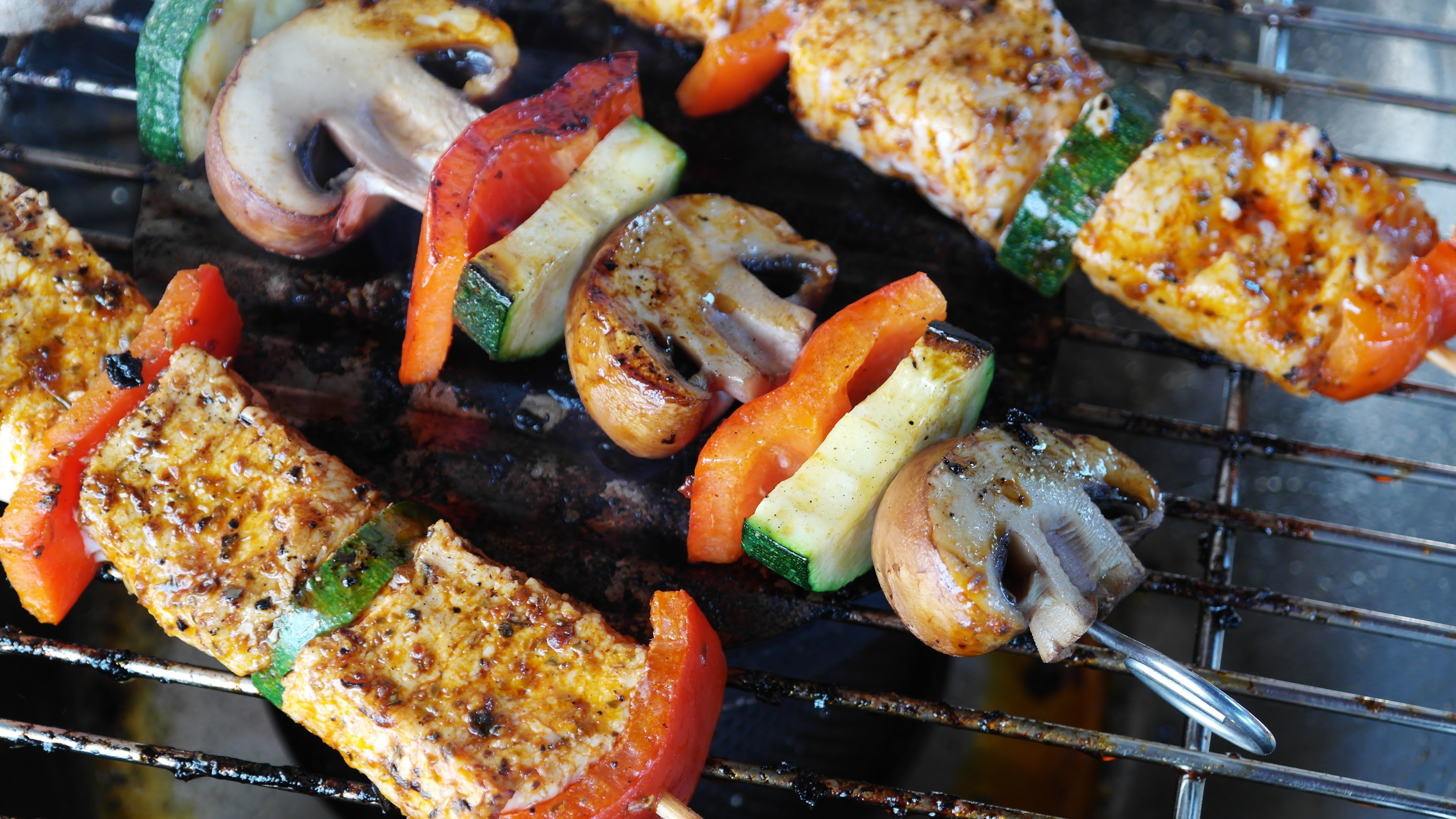 Nicht nur Fleisch, auch Gemüse schmeckt lecker, wenn es vom Grill kommt.