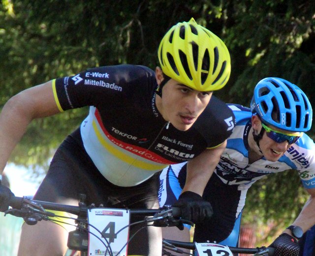 Felix Klausmann setzt sich mit schnellem Start an die Spitze, | Foto: Alfred Klausmann