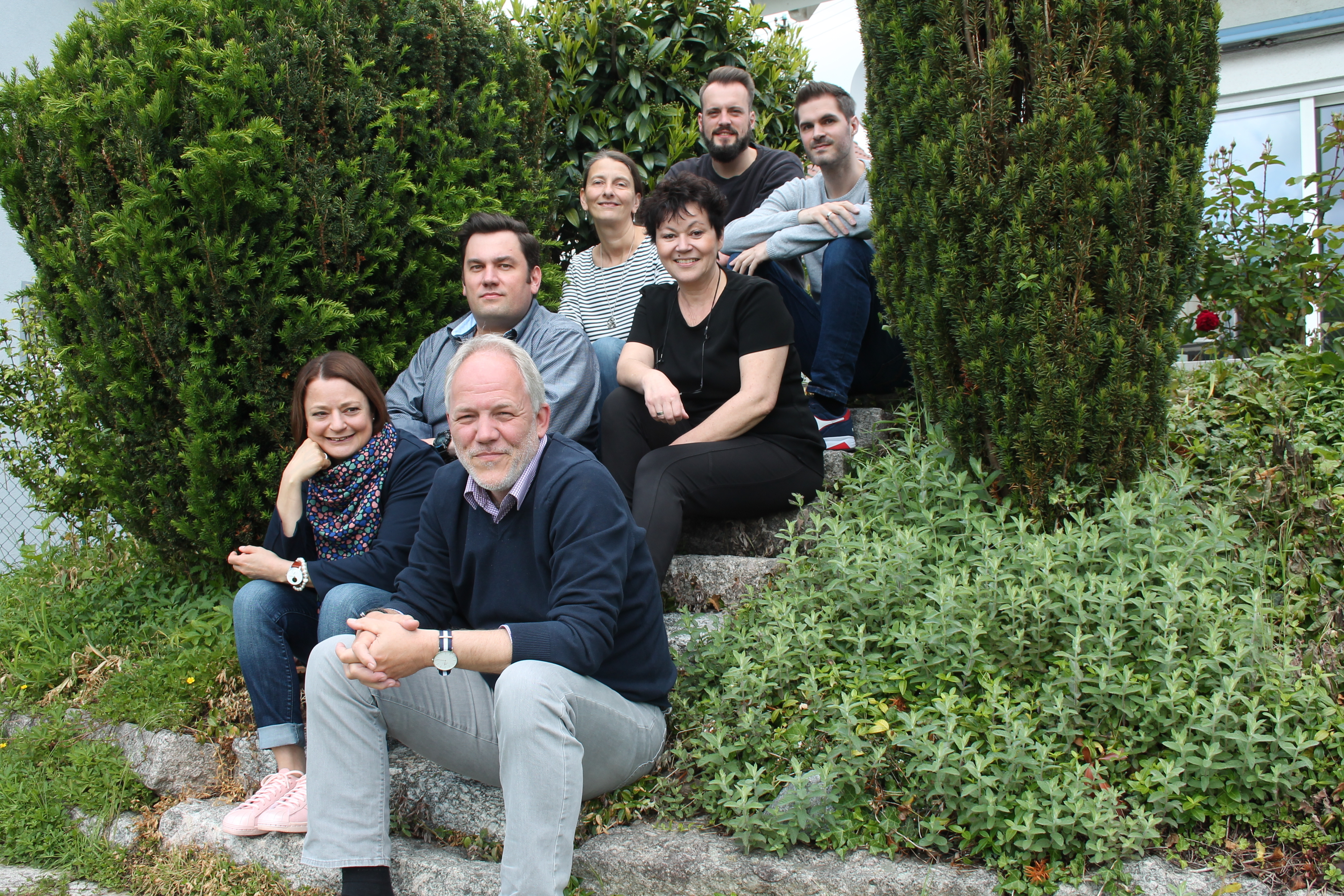 Von oben nach unten: Sebastian Thomas (Volontär), Stefan Schartel (Internet & Digitales), Christina Großheim (Ausgabe Offenburg), Chefredakteurin Anne-Marie Glaser (Ausgabe Schwarzwald), der neue Kollege Matthias Kerber (Ausgabe Achern/Oberkirch), Daniela Santo (Ausgabe Lahr), stellvertretender Redaktionsleiter Rembert Graf Kerssenbrock (Ausgabe Kehl)