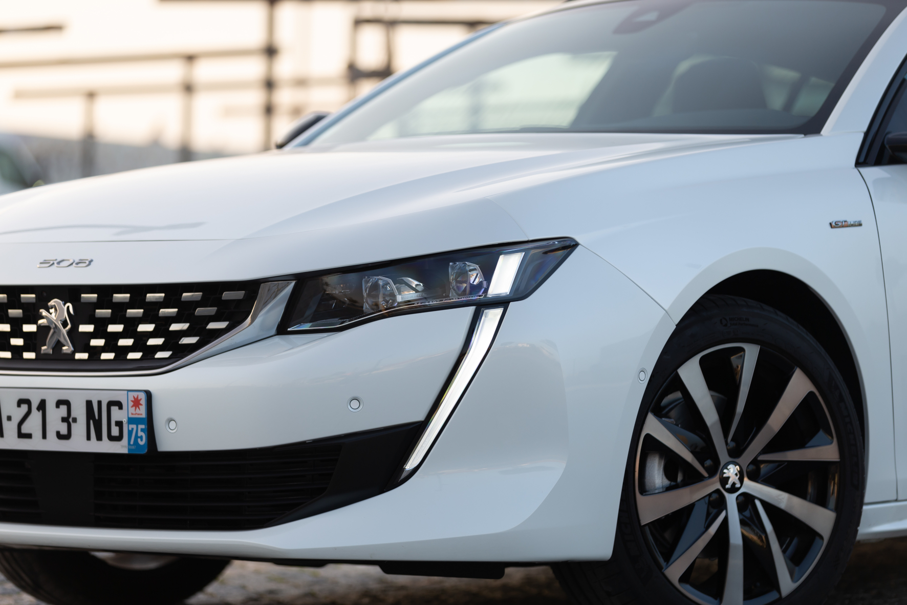 Akzentuiertes Design ist ein Markenzeichen der Peugeot 508-Modellreihe. Die leicht nach unten gezogene Dachlinie gibt dem 508 SW Dynamik.