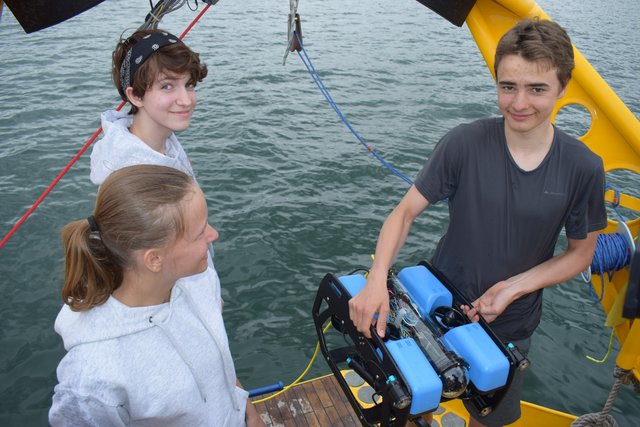 Das "mikro makro mint"-Team vom Schiller-Gymnasium Offenburg; Luisa Sauerbrey (15, vorne), Celina Paepke (16), Martin Eitel (15)