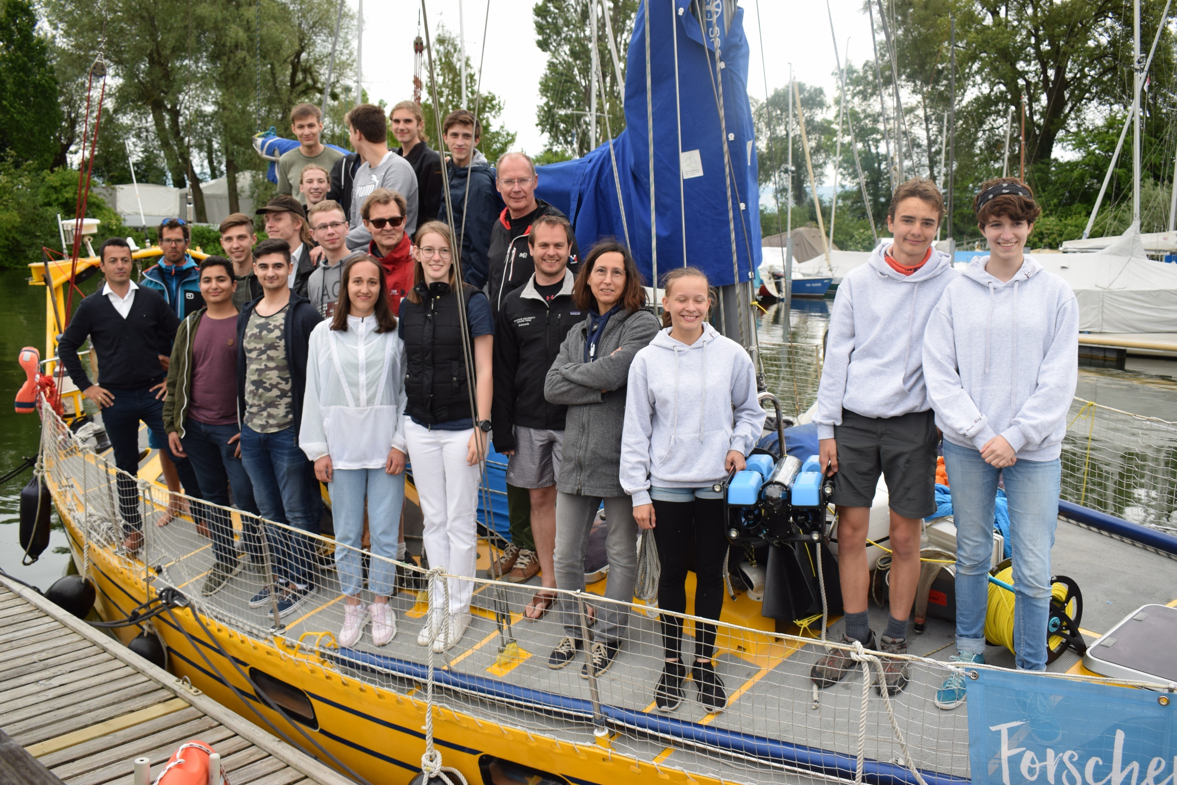 Ein Forschertag geht zu Ende: Die "mikro makro mint"-Teams vom Schiller-Gymnasium Offenburg, der Gewerblichen Schule Göppingen und dem Gymnasium St. Gertrudis aus Ellwangen haben Gewässerforschung hautnah erlebt.