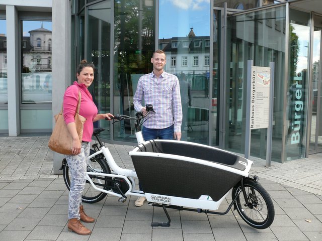 Martin Stehr und Testfahrerin Nicole Thevis  | Foto: Stadt Lahr