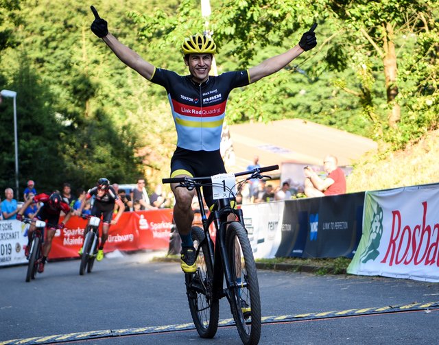 Felix Klausmann jubelt über seinen ersten deutschen Meistertitel. | Foto: Alfred Klausmann