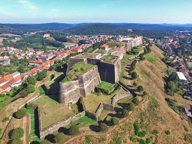 Die wuchtige Zitadelle | Foto: Foto Tourismus Lothringen