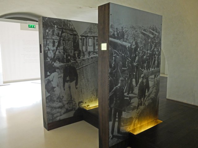 Fotos von der Belagerung der Festung 1870/1871 im Museum „Männer im Krieg". | Foto: Alfred Schramm