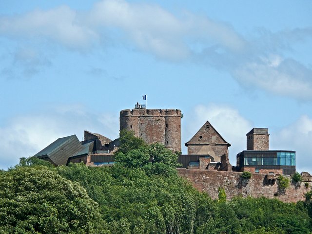 Château de Lichtenberg, bei der Gemeinde Lichtenberg ist eine von vielen Burgen in den Nordvogesen. Sie wurde bis zum Deutsch-Französischen Krieg als Festung genutzt.  | Foto: Alfred Schramm