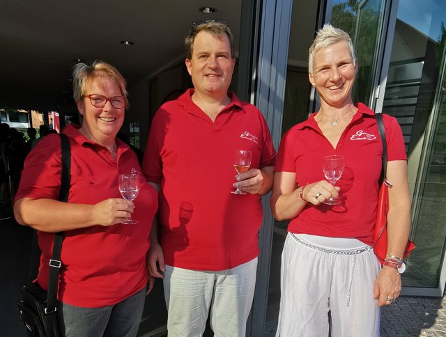 Sonja Große, Gerhard Große, Carmen Erdmann vertreten den Gesangverein Steinach "Unser Chor" | Foto: Gerhard Große