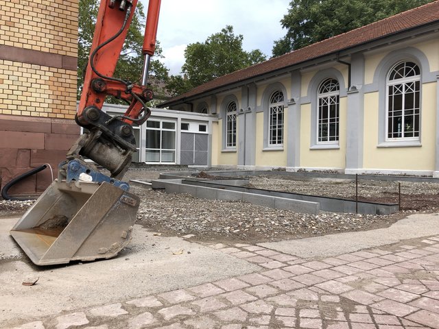Hier wird auf dem Schulhof der Georg-Monsch-Schule ein grünes Klassenzimmer gebaut. | Foto: Stadt Offenburg