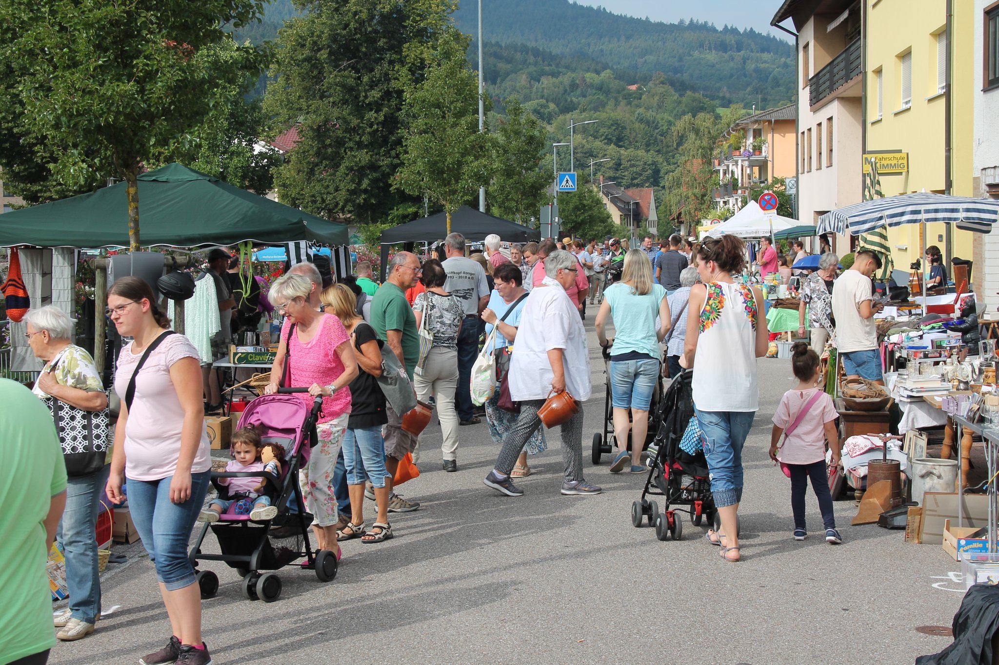 Buntes Potpourri mit Flohmarkt, Musik und vielen Leckereien Stadtfest
