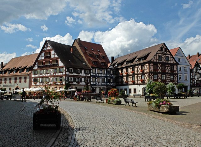 Nach dem Kapellenrundgang und Rückkehr zur Stadt, bietet sich der Besuch von eines der Cafe´s und Eisdielen geradezu an.  | Foto: Alfred Schramm
