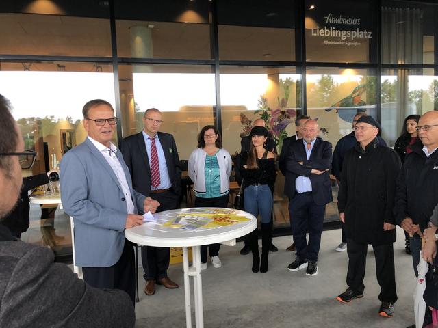 Landrat Frank Scherer begrüßt die Gäste. | Foto: gro