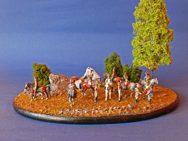 Napoleons Generalstab. Figuren (Maßstab 1:72) von der Firma Revell.

Der Generalstab der Armee (Etat-major général de l’armée) war die oberste Kommandobehörde der Grande Armée, in der eine große Anzahl von spezialisierten Offizieren ihren Dienst taten. Von hier gingen die Befehle an alle Truppenteile.

Der Kaiser war ob der Genauigkeit und Zuverlässigkeit der Kommandobehörde sowie der Schnelligkeit und Genauigkeit der Meldungen besonders anspruchsvoll. 

Kommandiert wurde der Generalstab von einem „Major général“
Der Major général war außerdem nach Kaiser Napoléon der stellvertretende Oberbefehlshaber des französischen Heeres. Eine solche Vertrauensstellung stellte sehr hohe physische und moralische Anforderungen. Er unterstand direkt dem Kaiser und nicht dem Kriegsminister.

Dieser Posten wurde nur von den beiden folgenden Soldaten bekleidet:  1805 bis 1814: Maréchal Louis-Alexandre Berthier
1815 (Herrschaft der Hundert Tage): Maréchal Nicolas Jean-de-Dieu Soult. | Foto: Alfred Schramm