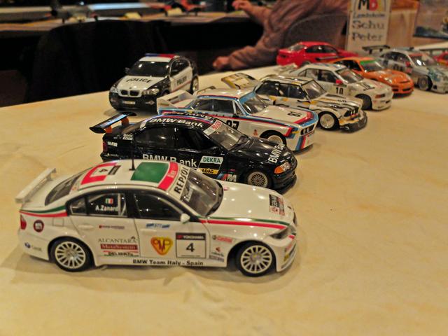 Hier hat sich der Modellbauer mit diversen BMW Modellen die bei
Tourenwagenrennen zum Einsatz kamen beschäftigt.   | Foto: Alfred Schramm