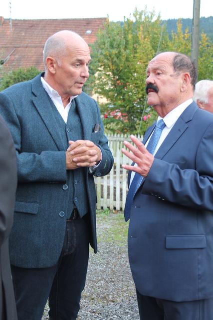 Der neue Ortsvorsteher Ludwig Schütze und sein Vorgänger Hans-Peter Wagner | Foto: Glaser