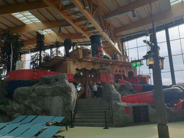 Am Abenteuerpool „Skip Strand“ warten ein versunkener Dreimaster und ein Dampfer auf die Besucher.
 | Foto: Sören Marweg