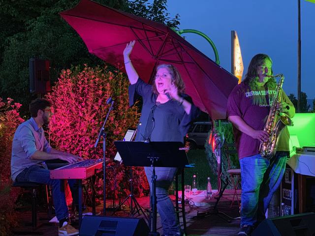 Cécile Solin, Gunnar Sommer und Manuel Fast in der Jazz Cantine | Foto: Gerd Birsner