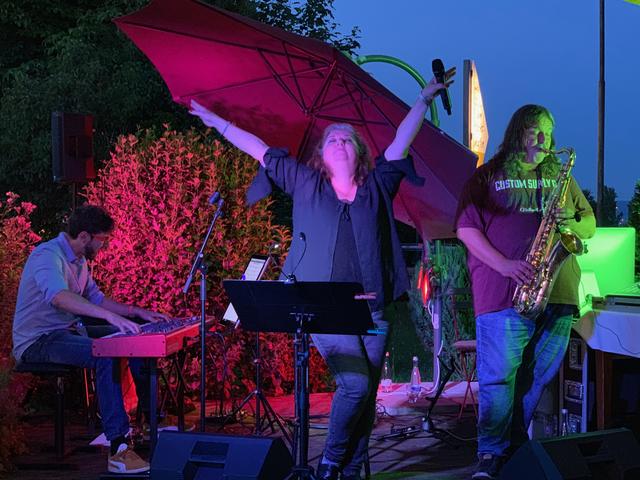 Cécile Solin, Gunnar Sommer und Manuel Fast in der Jazz Cantine | Foto: Gerd Birsner