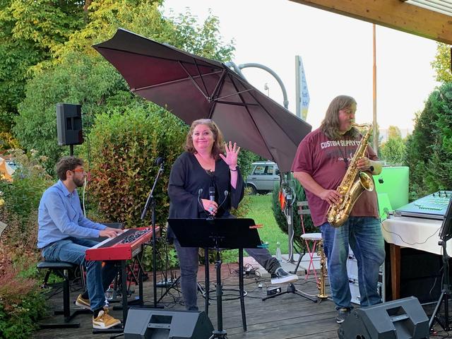 Cécile Solin, Gunnar Sommer und Manuel Fast in der Jazz Cantine | Foto: Gerd Birsner