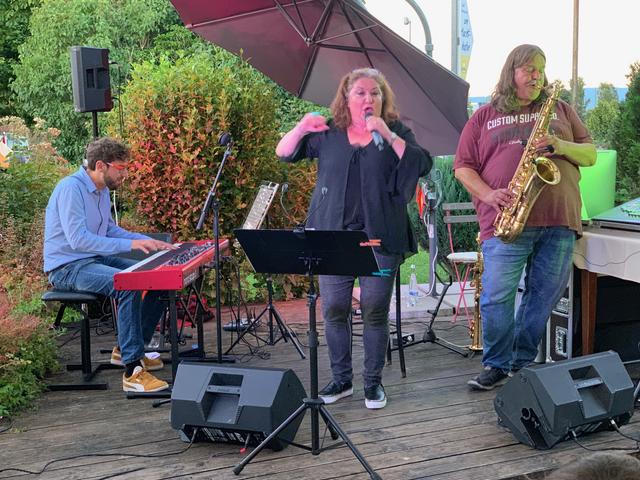 Cécile Solin, Gunnar Sommer und Manuel Fast in der Jazz Cantine | Foto: Gerd Birsner