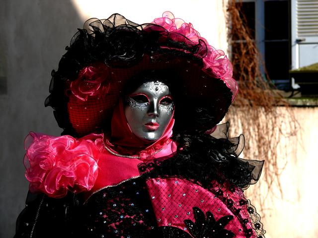 Wer verbirgt sich hinter der Maske? | Foto: Alfred Schramm